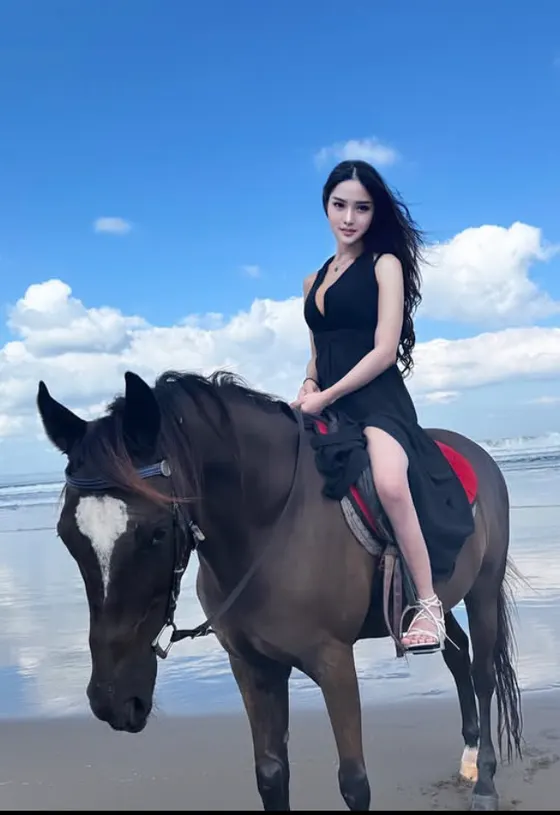 Julia, Asian escort in Dubai
