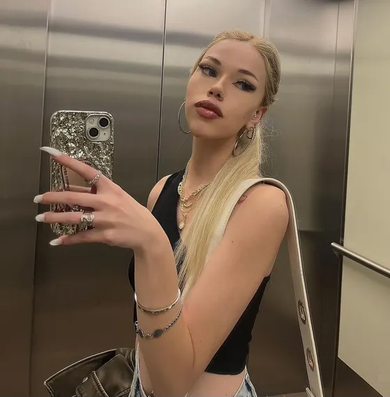 Vera, Asian escort in Dubai