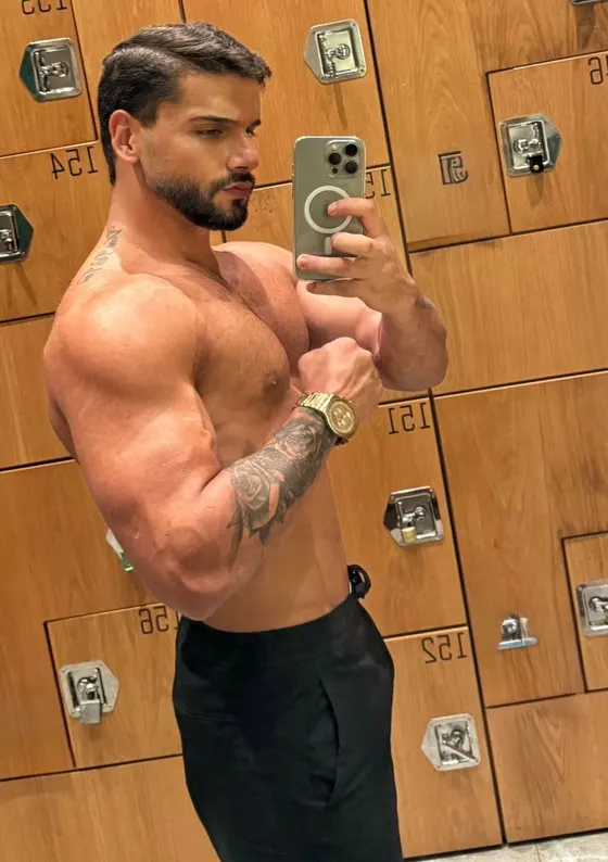 Adrian, Brazilian male escort in Dubai โ photo 10