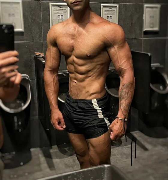 Adrian, Brazilian male escort in Dubai โ photo 13