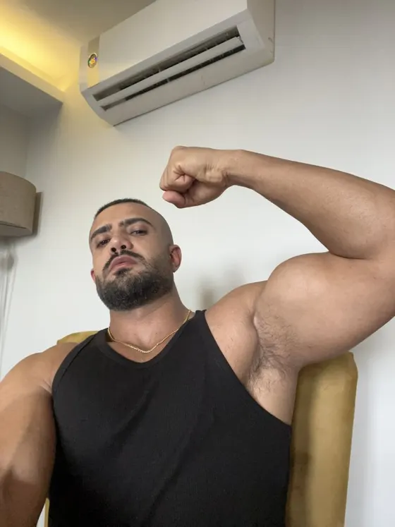 Adrian, male escort in Dubai — photo 4
