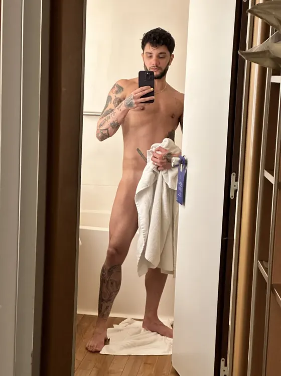Damian, male escort in Dubai — photo 10