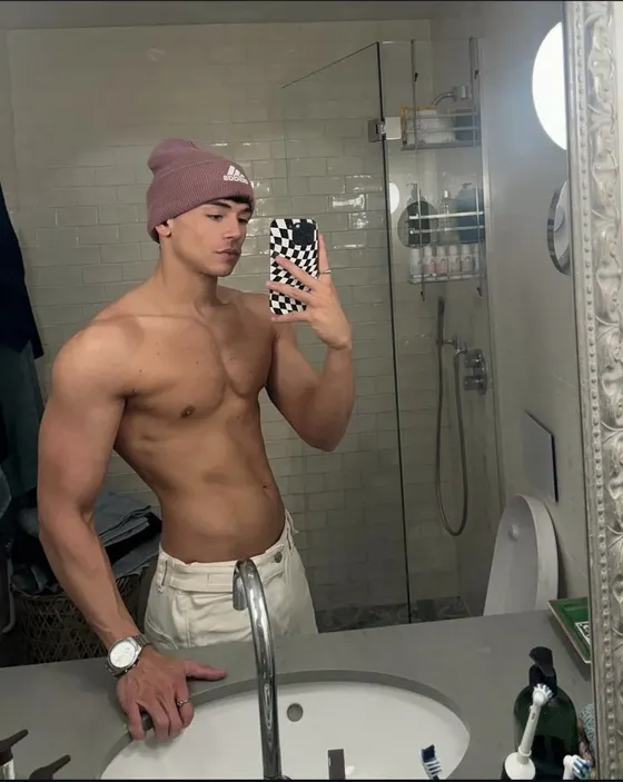 David, male escort in Dubai โ photo 4