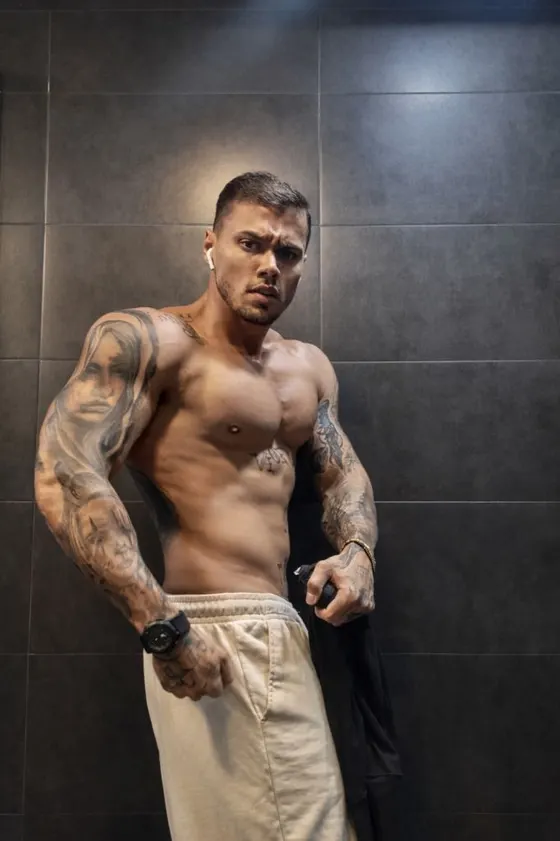Dorian, male escort in Dubai