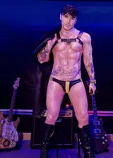 Enzo, male escort in Dubai — photo 2