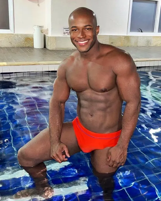 Enzo, Ebony male escort in Dubai โ photo 4