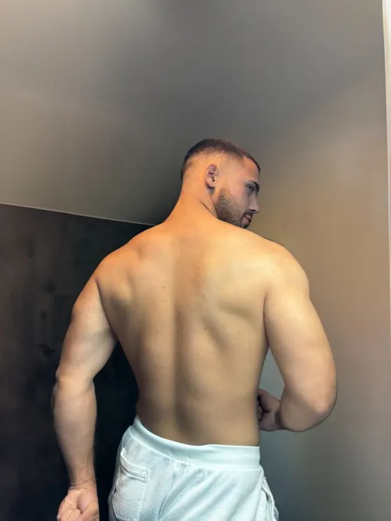 Erik, Russian male escort in Dubai โ photo 17
