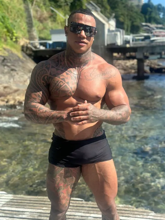 Ethan, male escort in Dubai โ photo 13