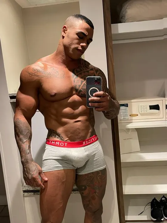 Ethan, male escort in Dubai โ photo 5