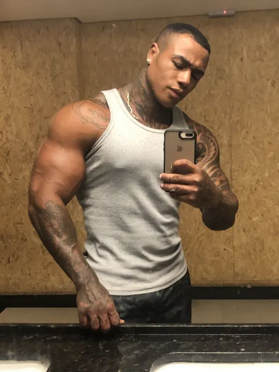 Ethan, male escort in Dubai โ photo 7