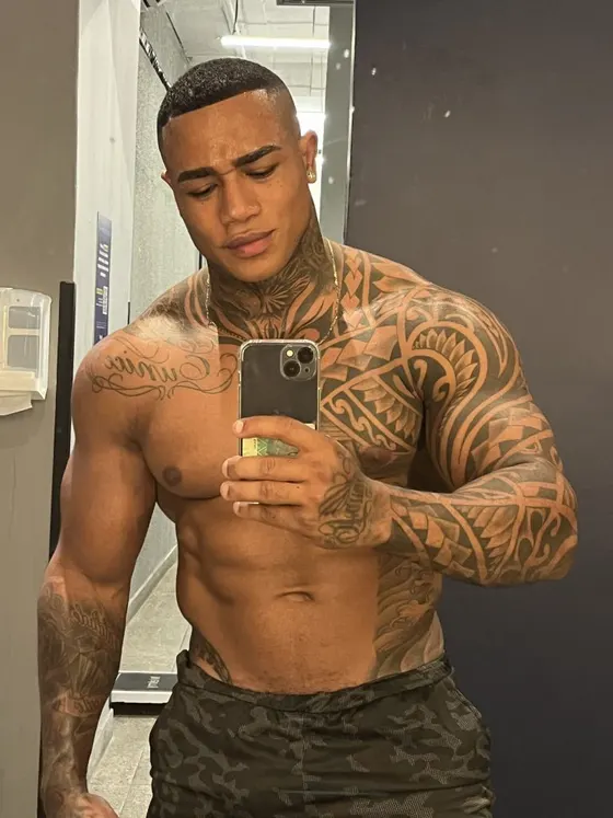 Ethan, male escort in Dubai โ photo 8