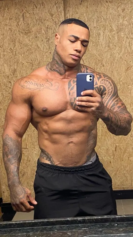 Ethan, male escort in Dubai โ photo 9