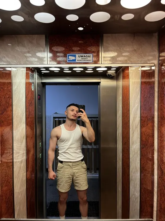 Henry, male escort in Dubai — photo 12