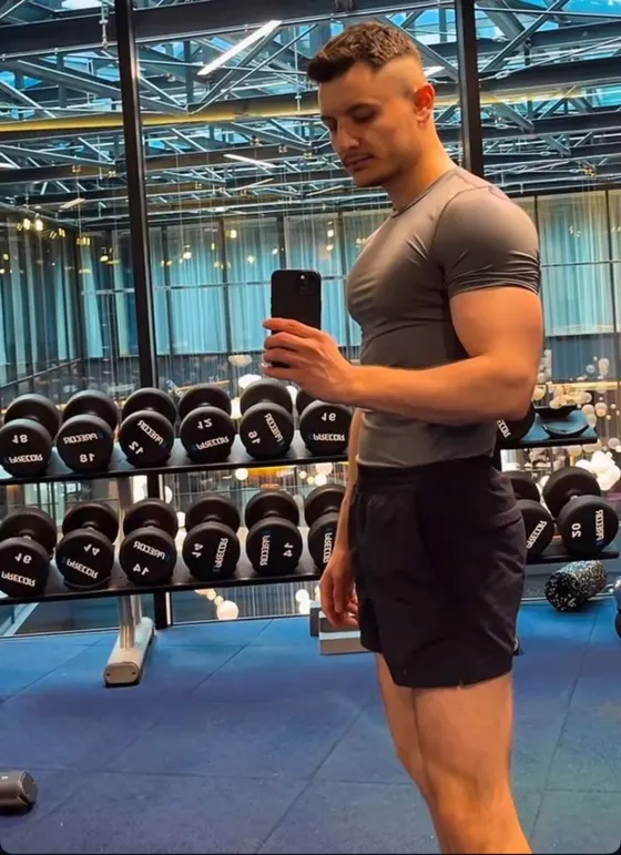Henry, male escort in Dubai — photo 13
