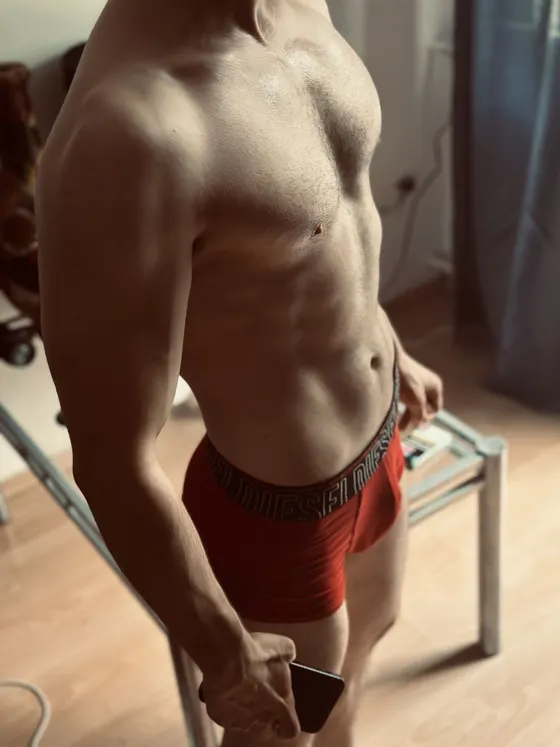 Henry, male escort in Dubai — photo 15