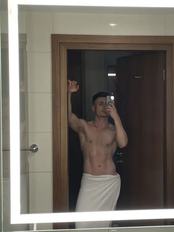 Henry, male escort in Dubai — photo 18