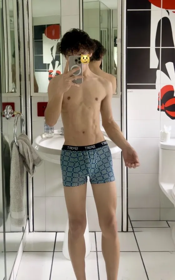 Hugo, Asian male escort in Dubai โ photo 4