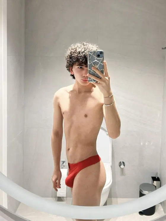 Hugo, Asian male escort in Dubai โ photo 5