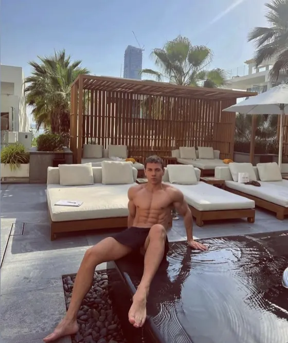 Ivan, male escort in Dubai โ photo 10
