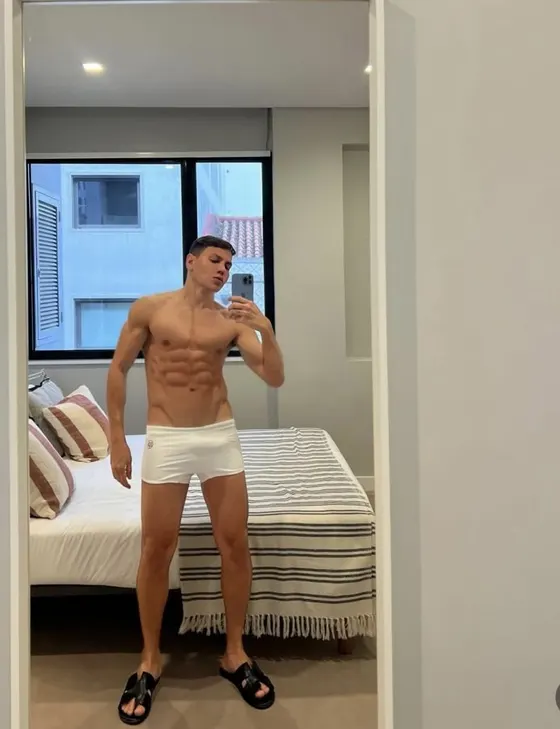 Ivan, male escort in Dubai โ photo 4