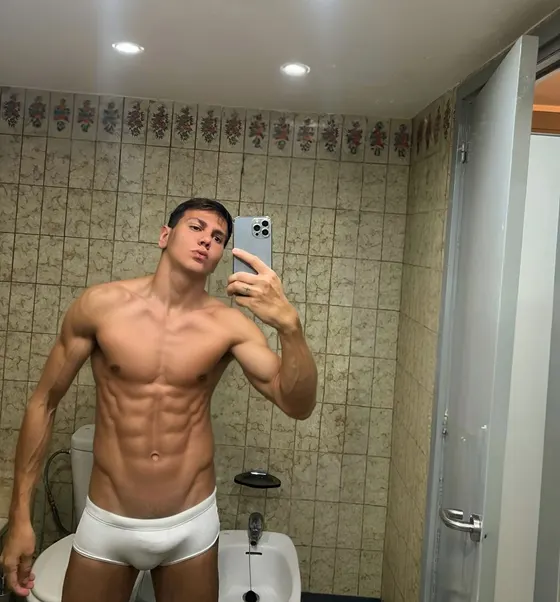Ivan, male escort in Dubai โ photo 5