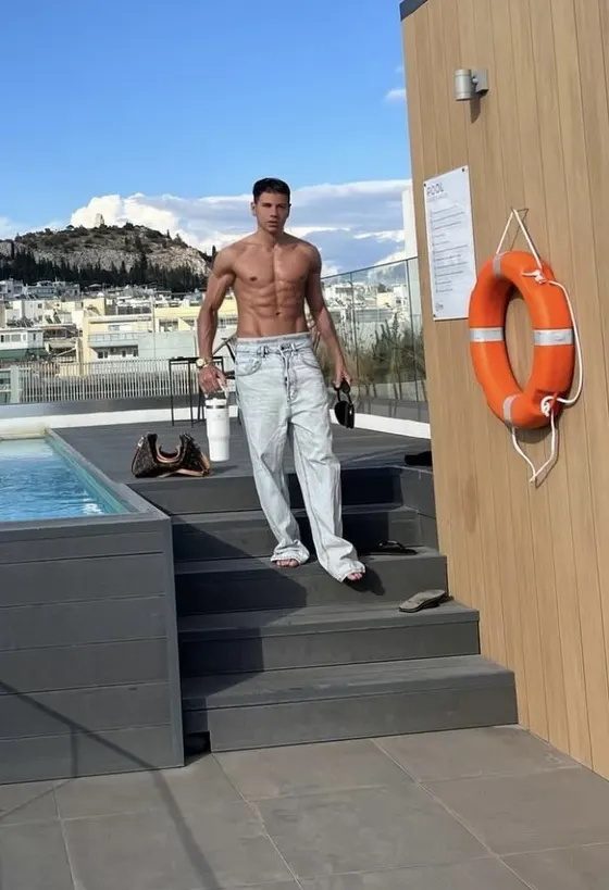 Ivan, male escort in Dubai โ photo 9