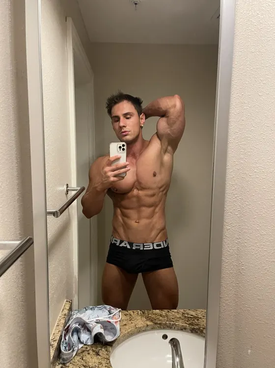 Ivan, Russian male escort in Dubai — photo 12