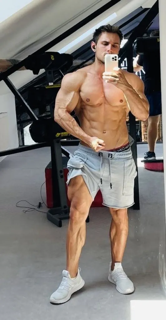Ivan, Russian male escort in Dubai — photo 7