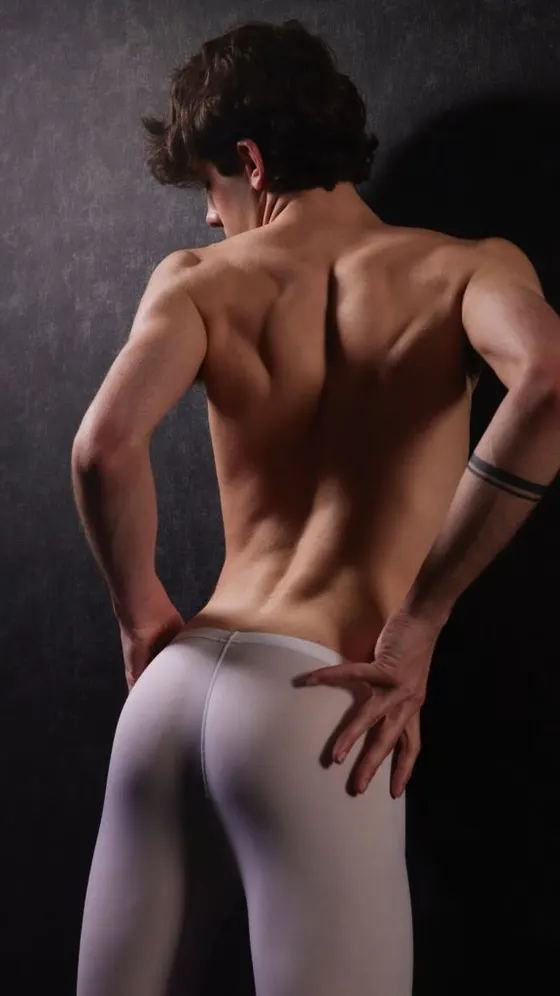 Julian, male escort in Dubai — photo 13
