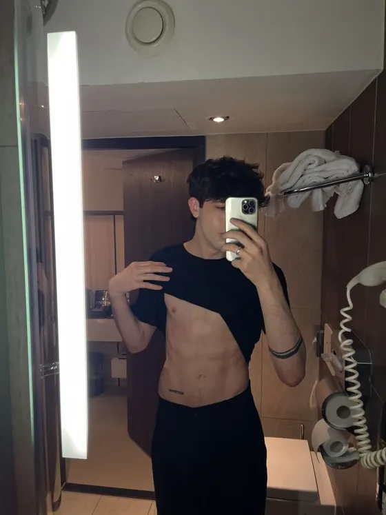 Julian, male escort in Dubai — photo 16