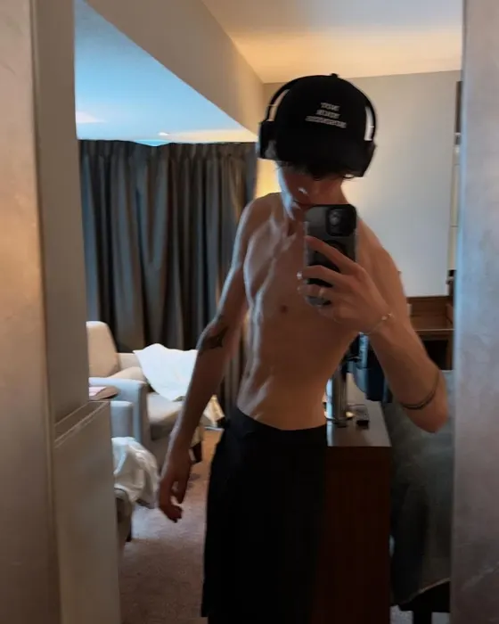 Julian, male escort in Dubai — photo 6