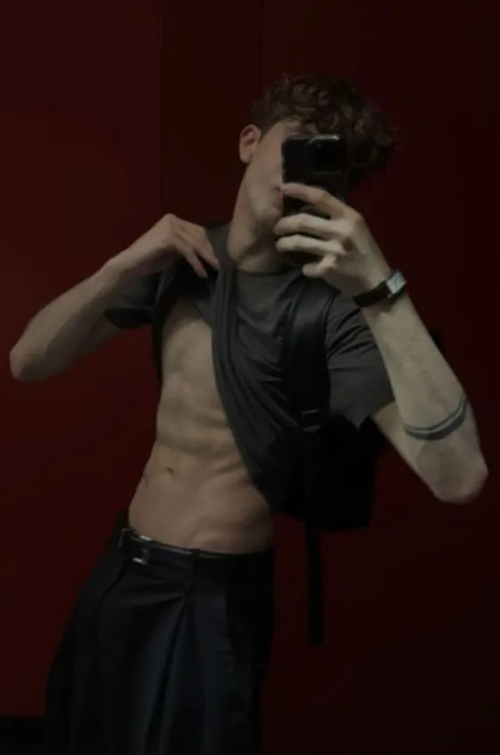 Julian, male escort in Dubai — photo 8