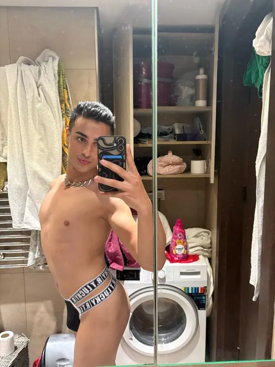 Julian, male escort in Dubai — photo 16