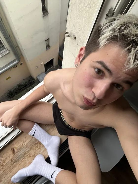 Lucas, male escort in Dubai — photo 13