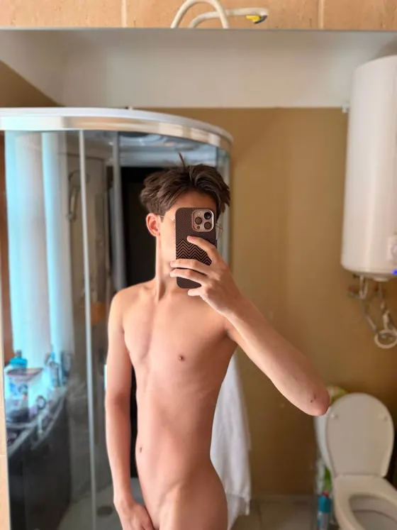 Lucas, male escort in Dubai — photo 9