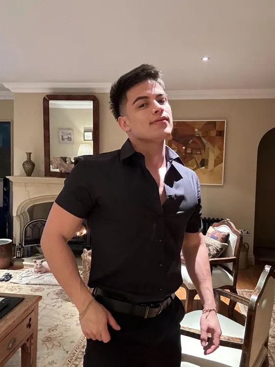 Marco, male escort in Dubai โ photo 13