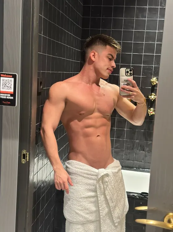 Marco, male escort in Dubai โ photo 16