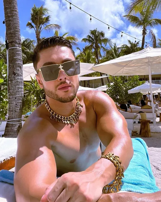 Max, male escort in Dubai — photo 12
