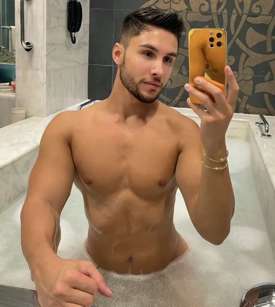 Max, male escort in Dubai — photo 15