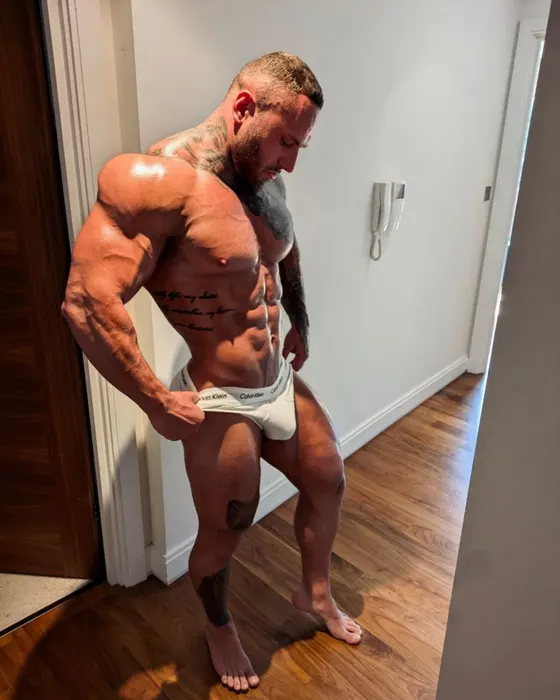Oscar, Brazilian male escort in Dubai — photo 10
