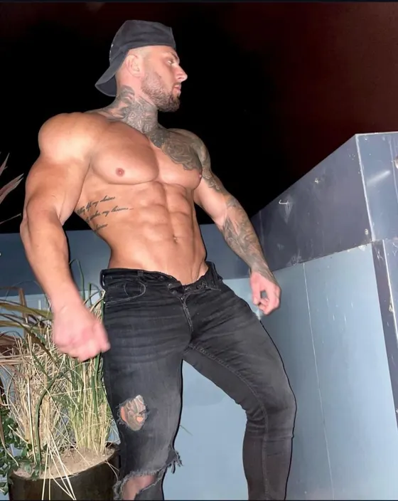 Oscar, Brazilian male escort in Dubai — photo 13