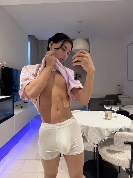 Oscar, male escort in Dubai โ photo 13