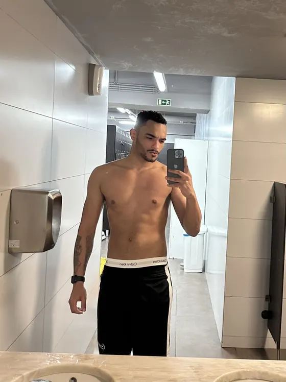 Owen, male escort in Dubai — photo 11