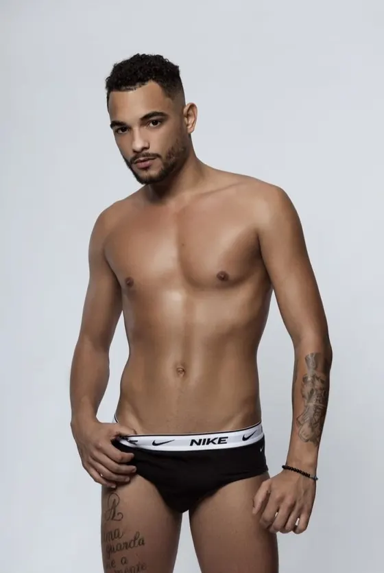Owen, male escort in Dubai — photo 18