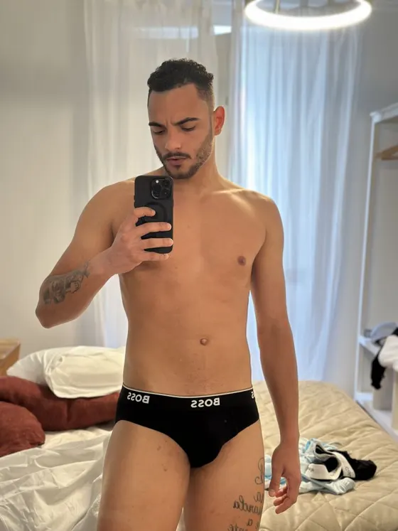 Owen, male escort in Dubai — photo 3