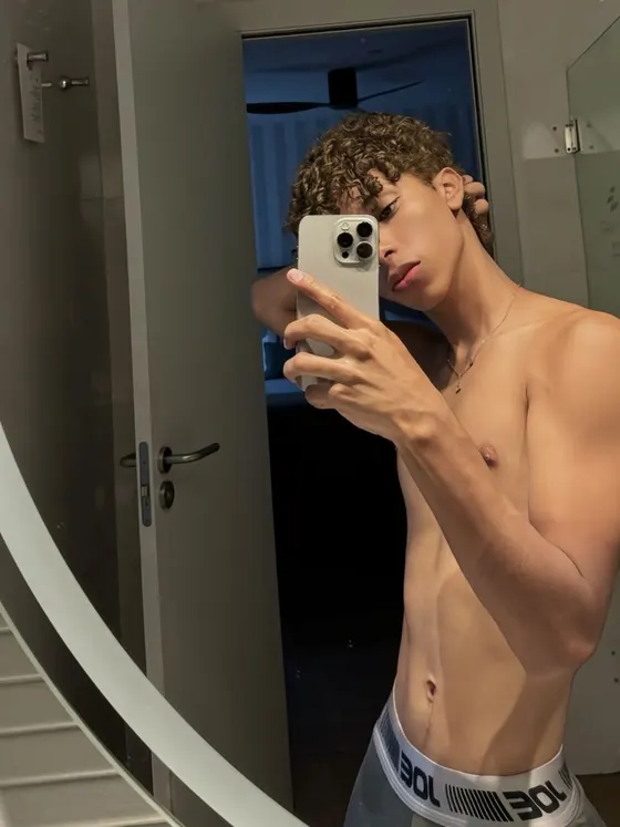 Roman, male escort in Dubai — photo 11