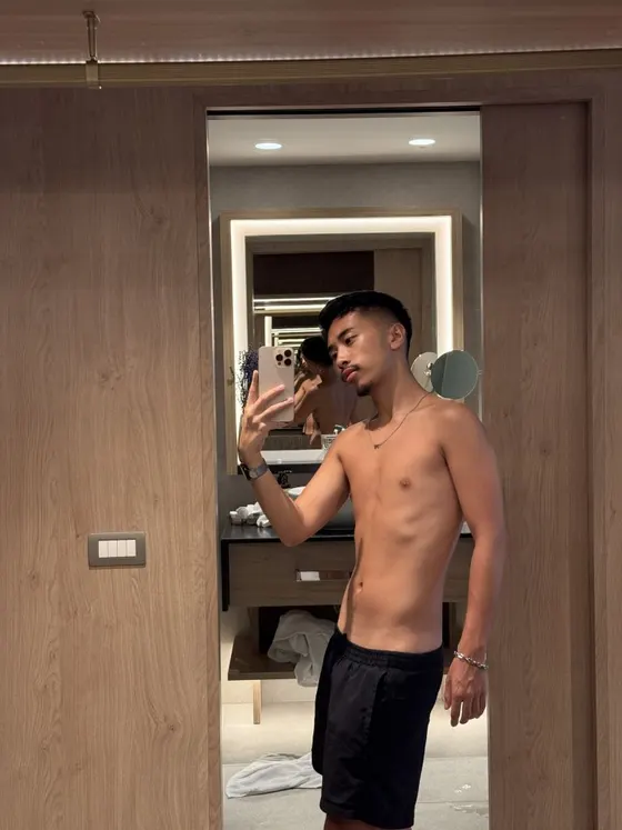Roman, Asian male escort in Dubai โ photo 7