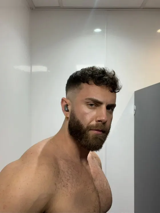 Sean, male escort in Dubai — photo 11