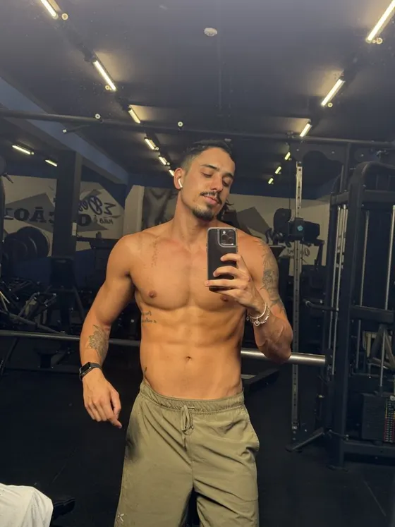 Sean, male escort in Dubai โ photo 5