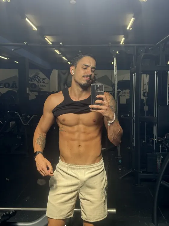 Sean, male escort in Dubai โ photo 7